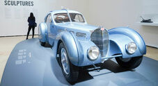 Bugatti Type 57 SC Atlantic regina del Guggenheim. Tra modelli iconici in passerella a Bilbao anche una Fiat 500
