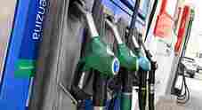 Carburanti, sconto 30 centesimi fino al 2 agosto. Franco e Cingolani firmano il Decreto. Prezzi benzina e diesel stazionari