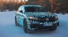 Volkswagen, test finali sul ghiaccio per la nuova Touareg. Versione aggiornata e camuffata al Circolo Polare Artico