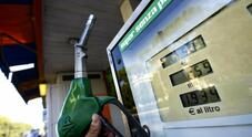 Carburanti, ancora cali alla pompa: benzina in modalità self è a 1,975 euro. Gasolio self è a 1,931 euro al litro