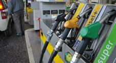 Carburanti, nuova impennata dei prezzi: la benzina corre verso i 2 euro al litro. Il diesel sfiora gli 1.8 euro/litro