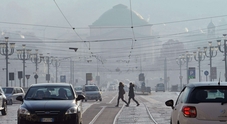 Smog: 29 città sforano i limiti di polveri sottili nel 2022. Dalle ZED allo Sharing, sei proposte per ridurlo