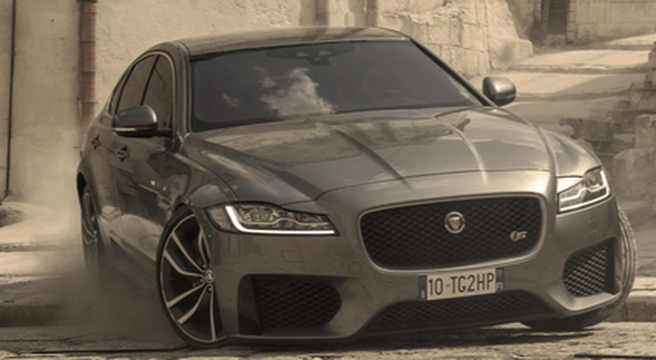Jaguar XF, protagonista negli inseguimenti di 007 a Matera. Il modello scelto per alcune scene dinamiche di “No Time To Die”