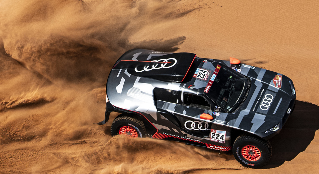 Un'Audi impegnata nella Dakar in Arabia