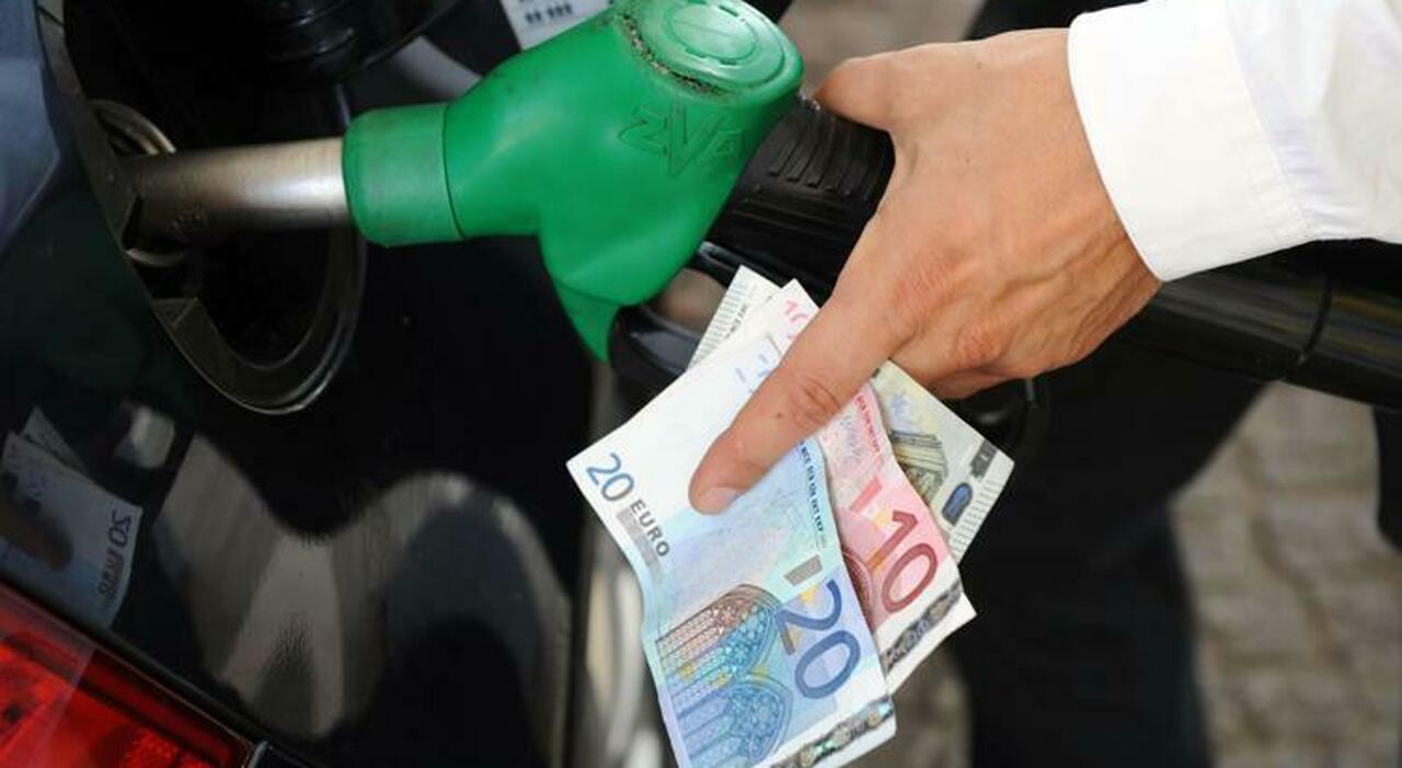 Un rifornimento di benzina sempre più caro