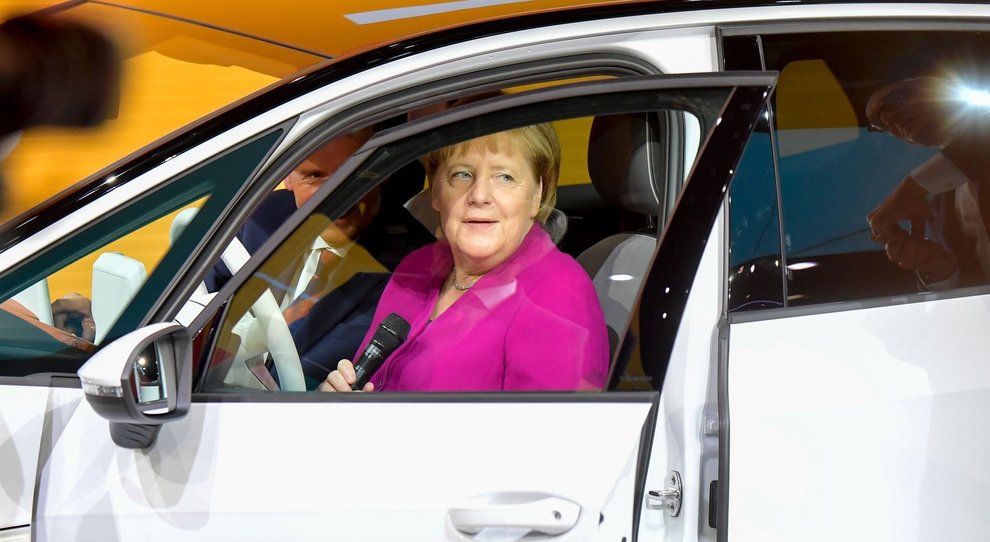 Angela Merkel al salone di Francoforte