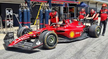 Leclerc con la Ferrari il più veloce a Barcellona. Ma la Red Bull fa paura e la Mercedes sembra tornata