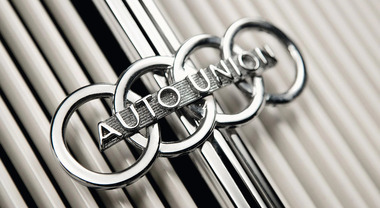 Audi, i primi 90 anni del marchio dei Quattro Anelli. Simbolo nato nel 1932 da fusione di Audi, DKW, Horch e Wanderer