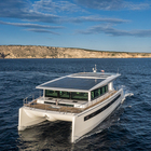 Silent 60, debutterà a Cannes il catamarano a energia solare con i plus dell’“ala da aquilone” e del tender elettrico